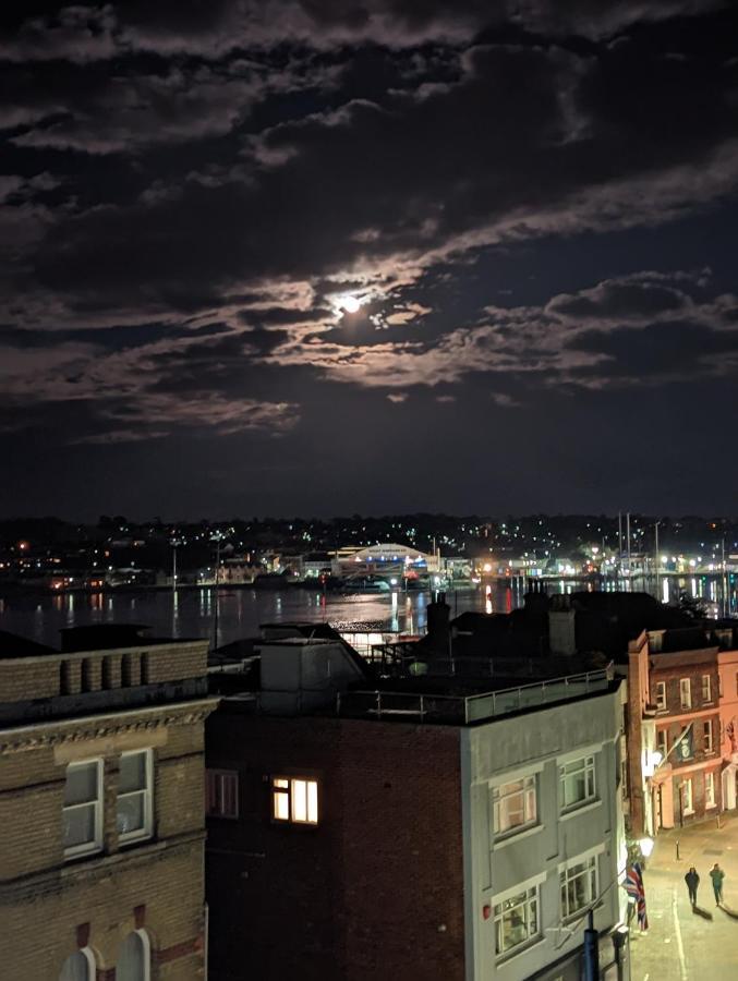 Seafarer'S View - 6 Bedroom Townhouse In Cowes, Parking & Seaviews. Cowes  Zewnętrze zdjęcie